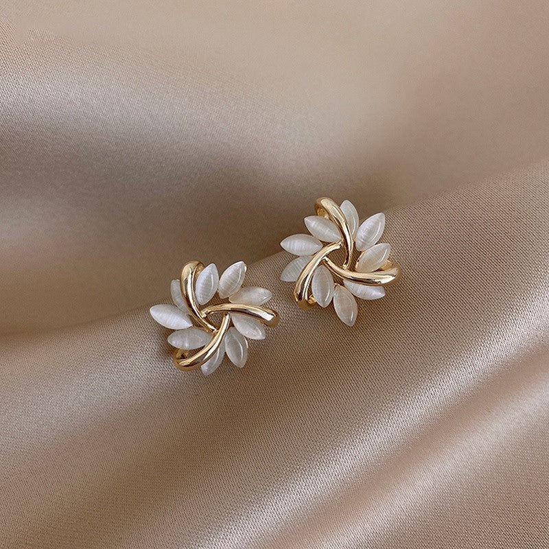 Сat eye stud earrings