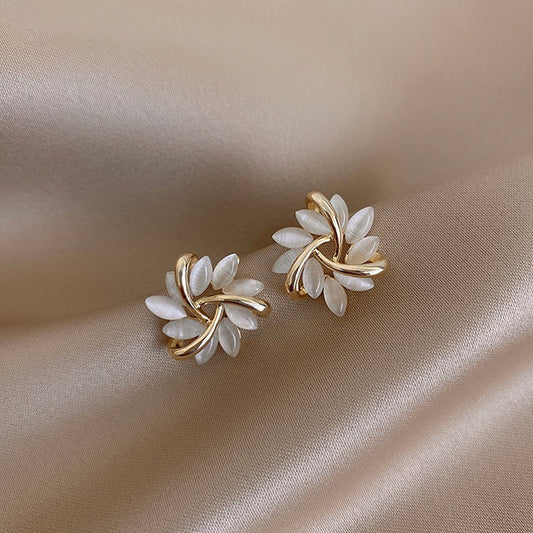 Сat eye stud earrings